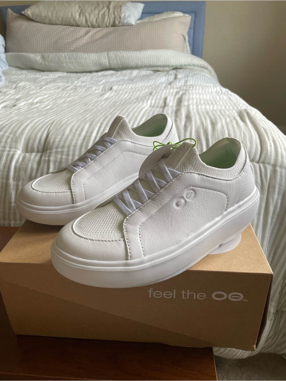 New Women’s OOmg + Club Slip On Leather Sneakers Size 7.5 White OOfoam Recovery